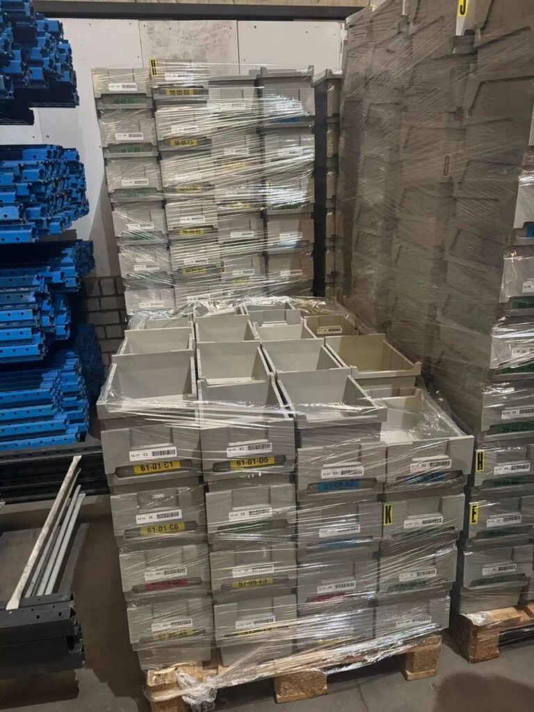 Gebruikte magazijnbak 280 x 200 x 120 mm